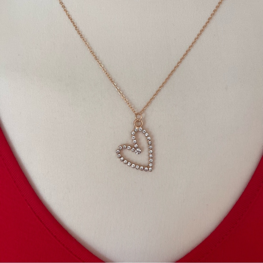 🏷️ Crystal Gold Tone Side Heart Necklace